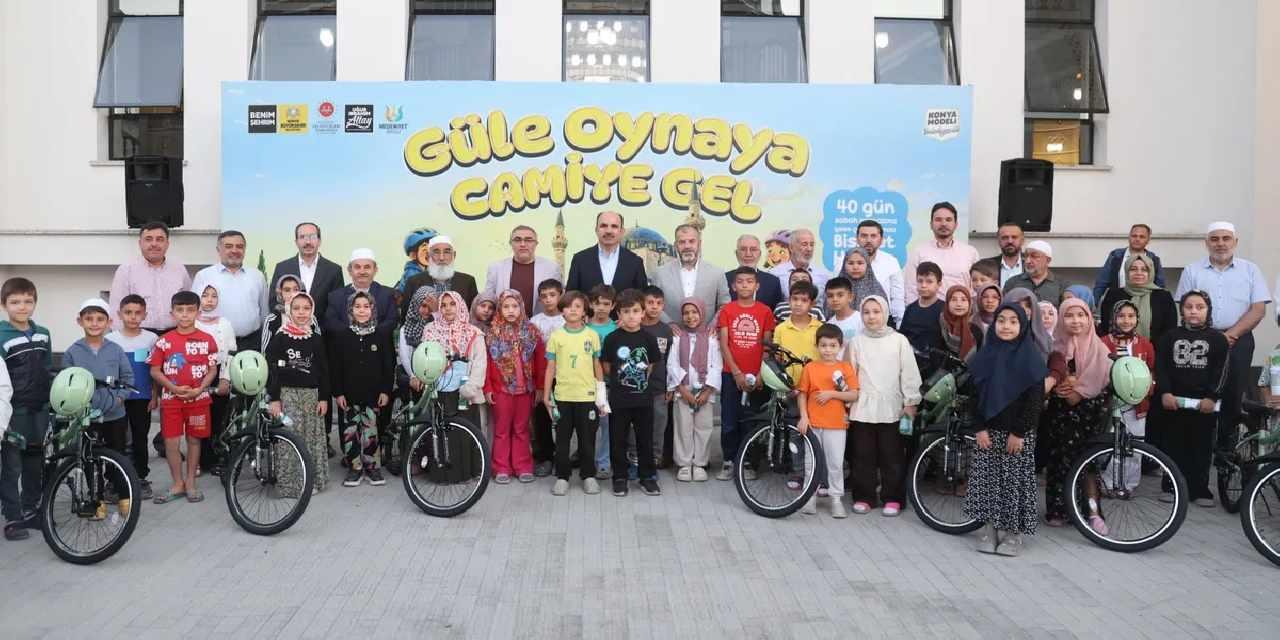 Konya'da 'güle oynaya camiye' gittiler