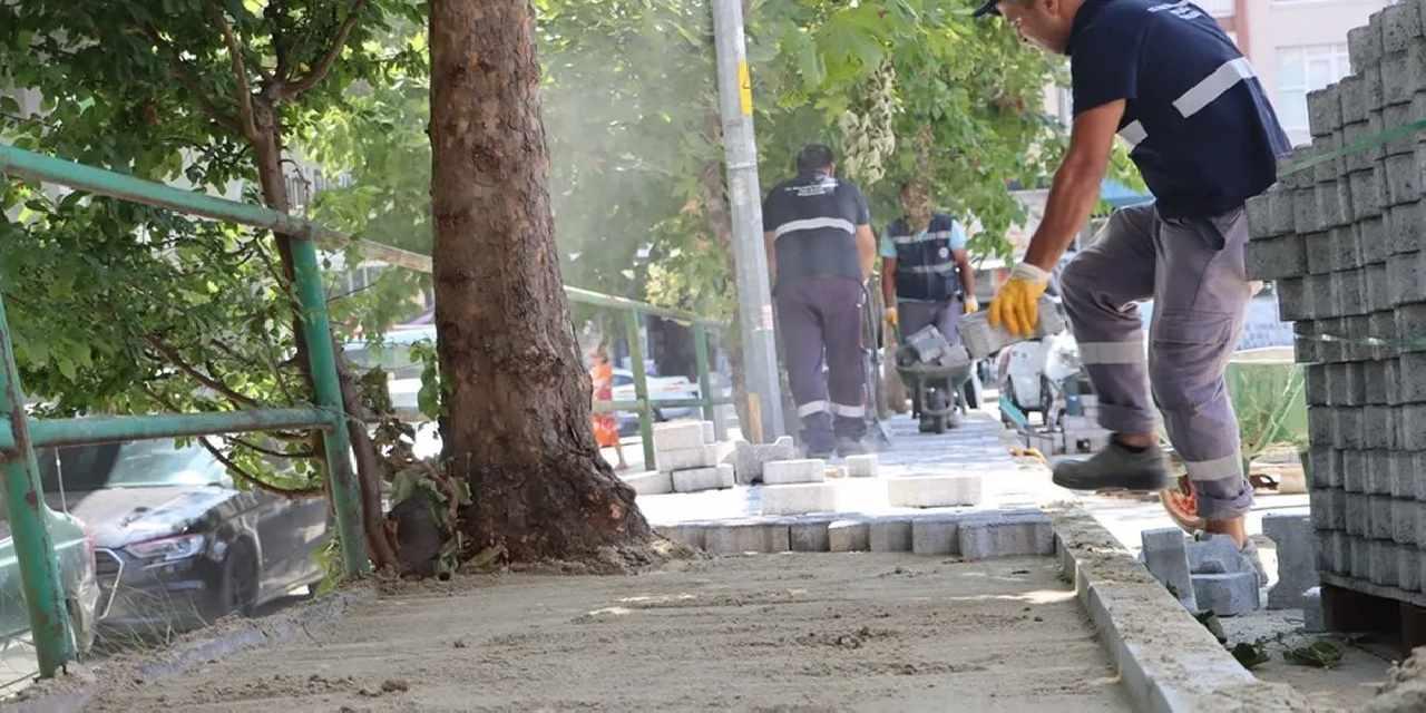 İstanbul Maltepe’de kaldırım düzenleme çalışmaları sürüyor