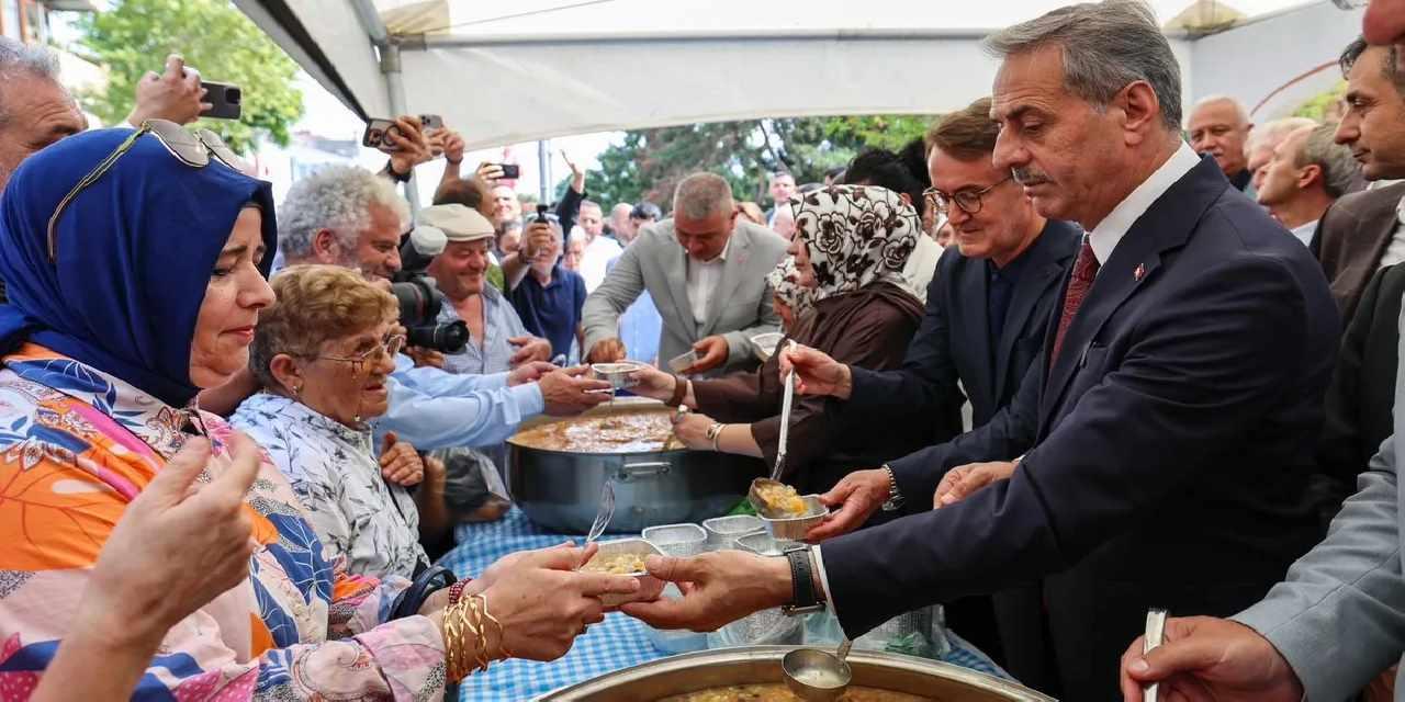 Sakarya'da aşure bereketi paylaşıldı