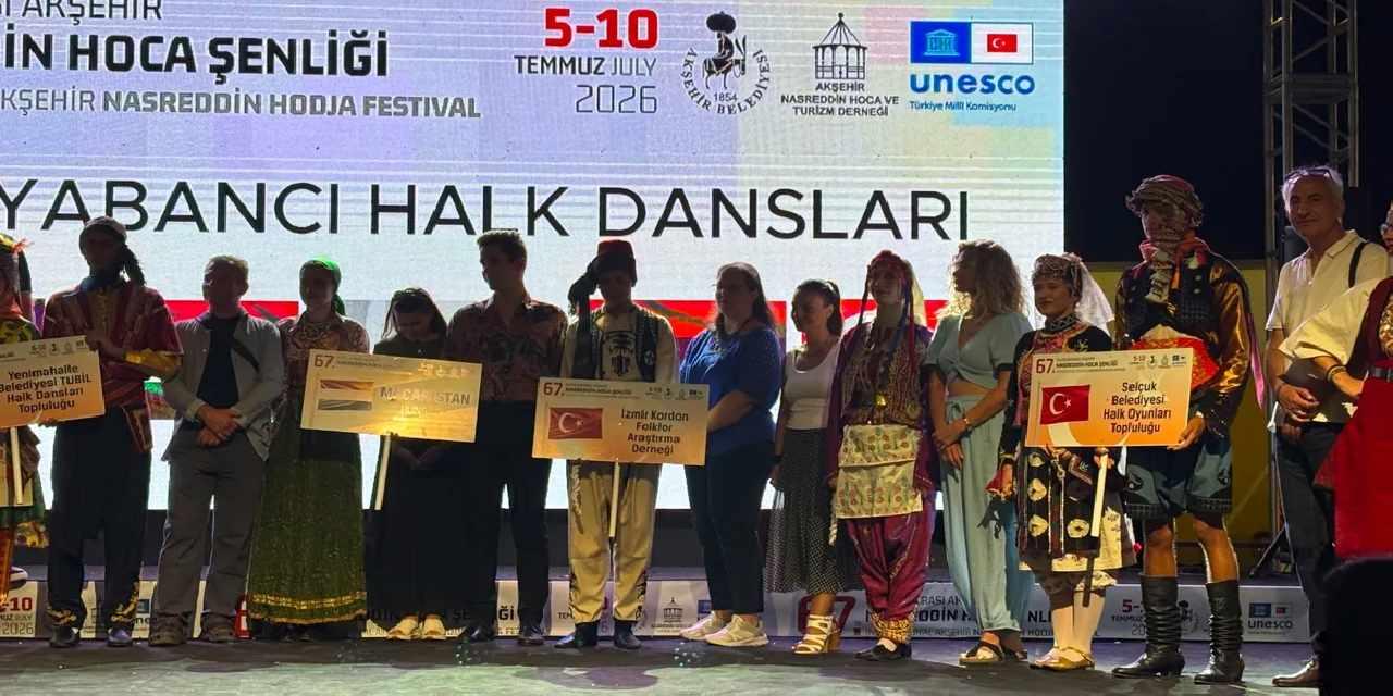 Efes Selçuk Halk Oyunları ekibinden muhteşem performans