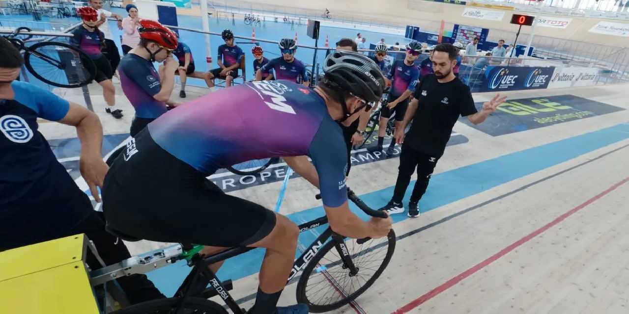 Konya Velodromu’nda geleceğin şampiyonları piste çıktı