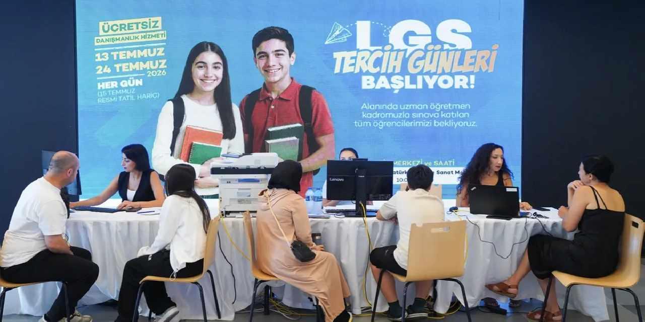 Beylikdüzü LGS tercih döneminde öğrencilerin yanında
