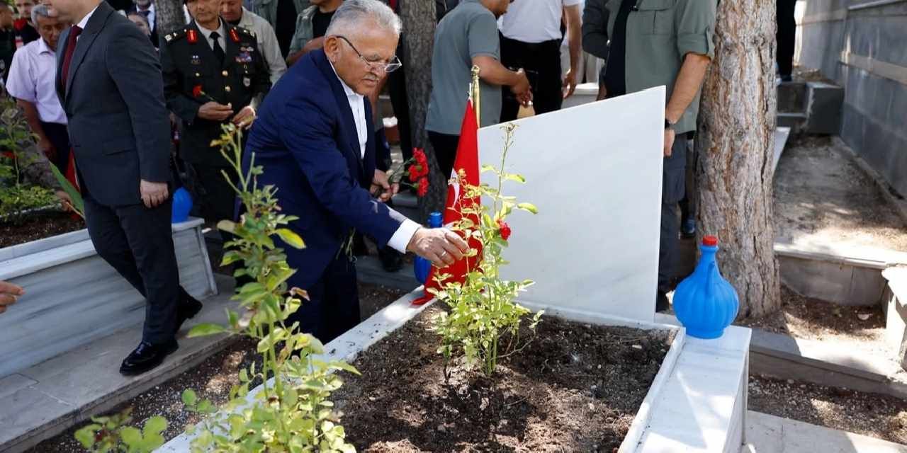 Kayseri protokolü 15 Temmuz şehitlerini andı