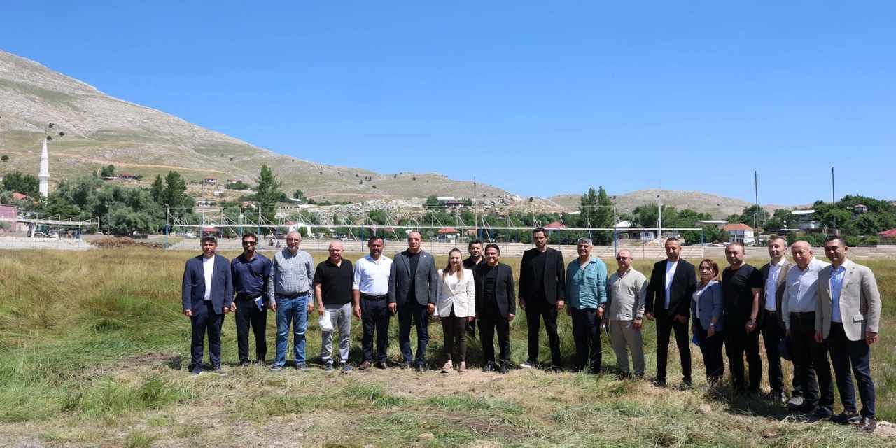 Başkan Vekili Özdemir Feslikan Er Meydanı’nı inceledi