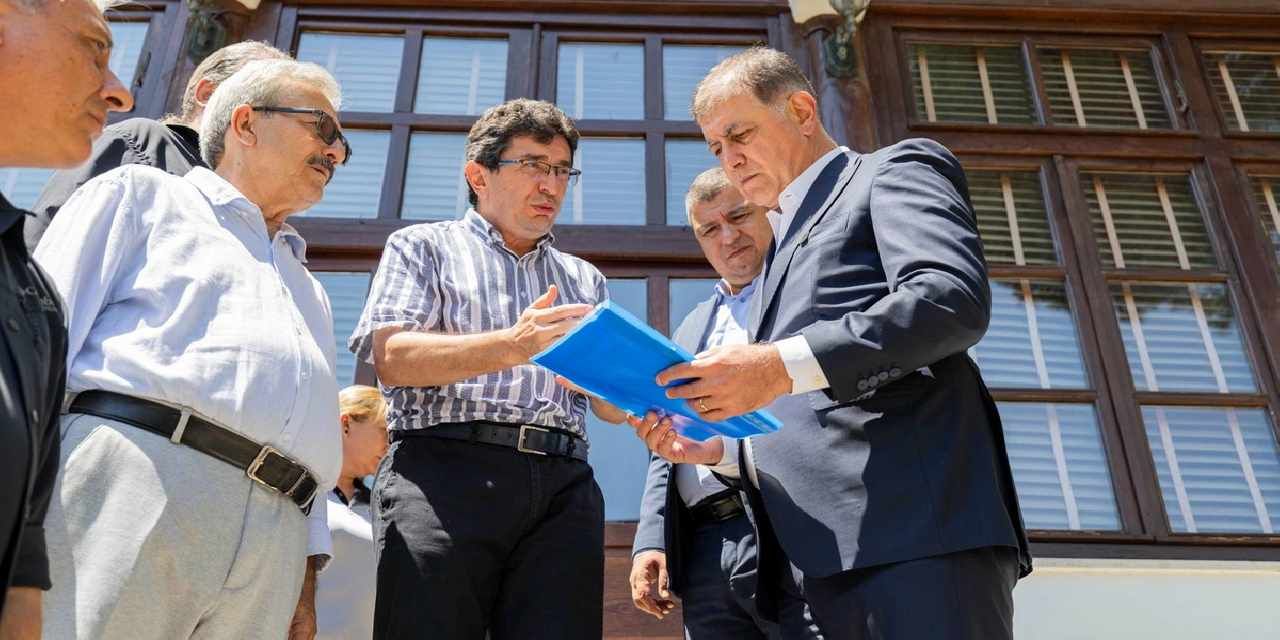 Başkan Tugay Tire’de vatandaşlar, üreticiler ve esnafla buluştu