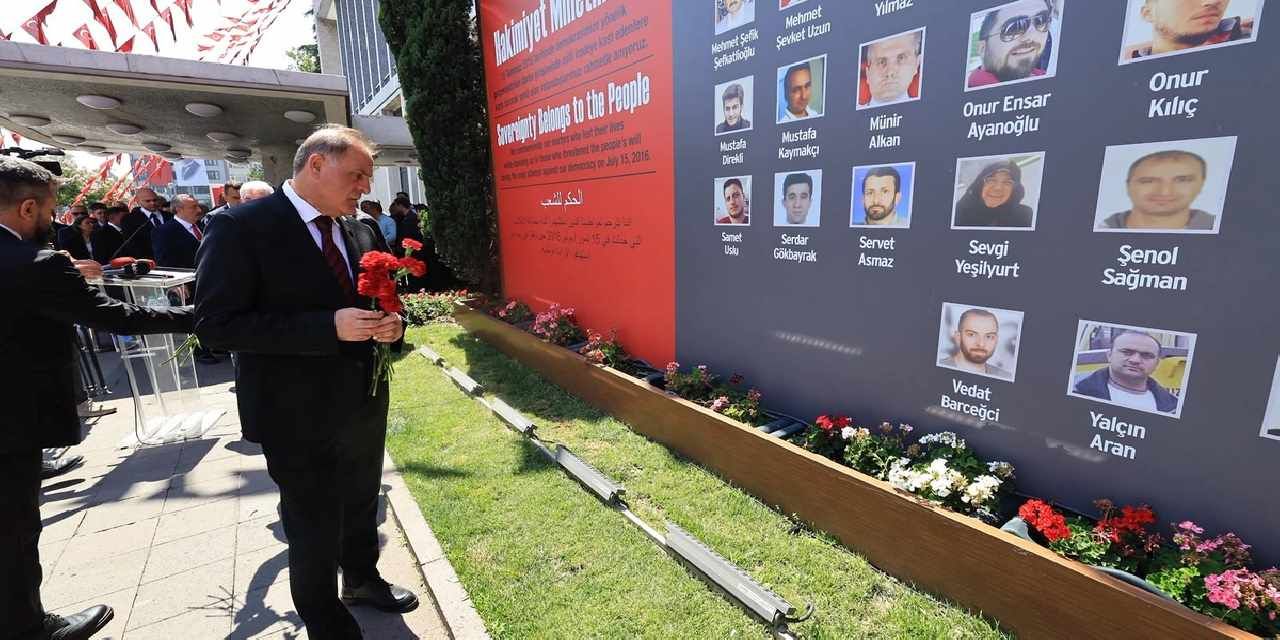 İstanbul Büyükşehir Belediyesi'nde 15 Temmuz şehitleri anıldı