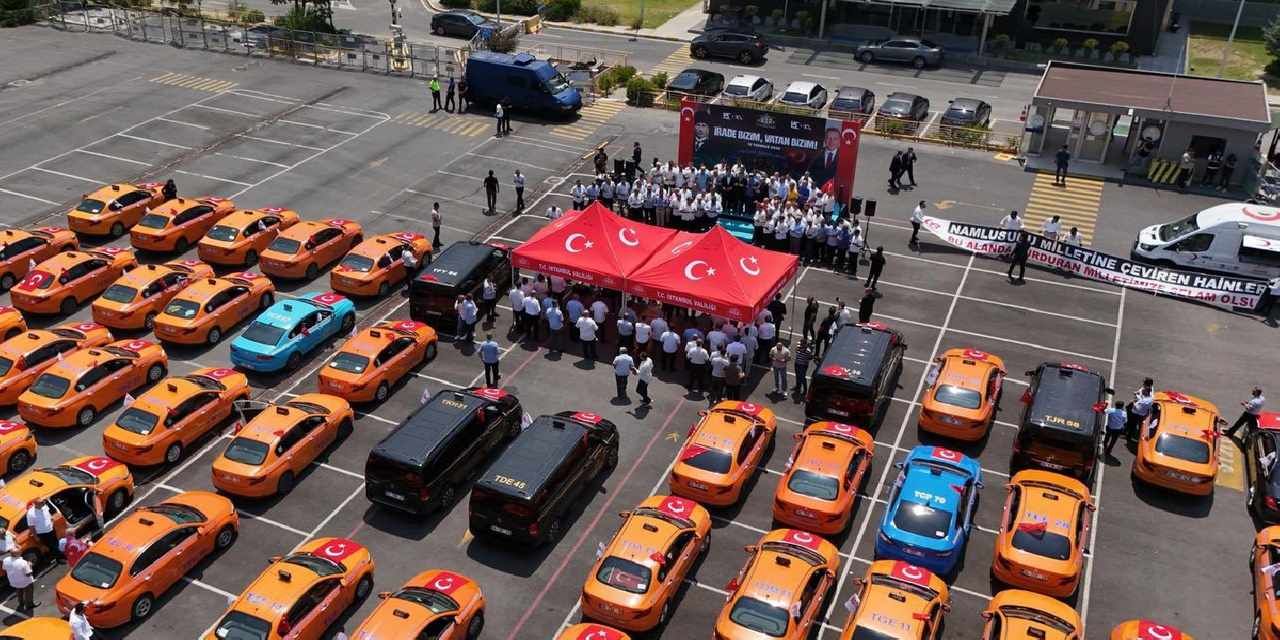 İstanbul'da 253 taksilik 'Demokrasi Konvoyu'