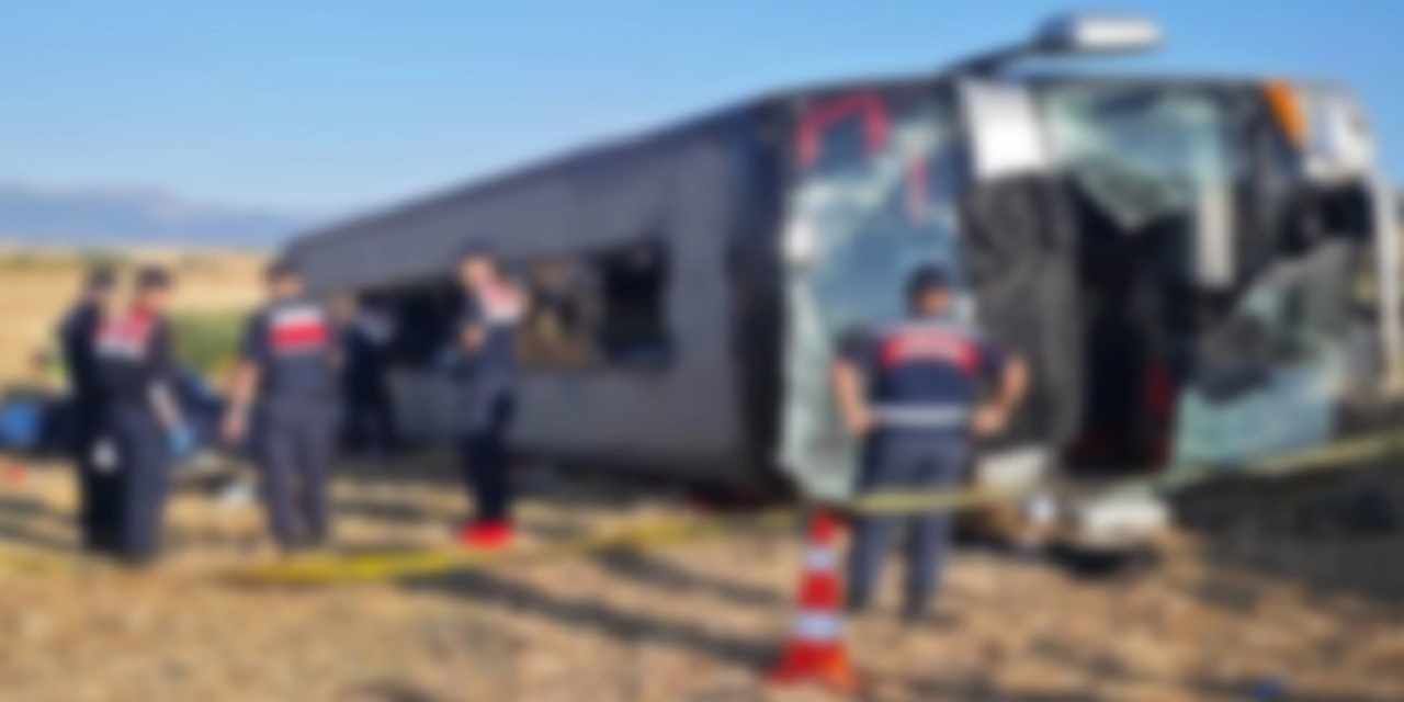 Amasya'da yolcu otobüsü devrildi: 46 yaralı, 2'sinin durumu ağır