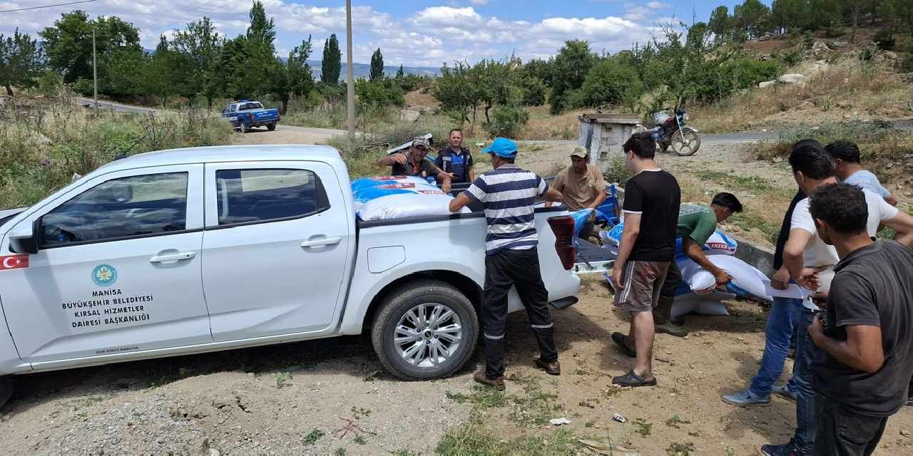 Manisa'da yangından etkilenen Gördesli üreticiye yem desteği