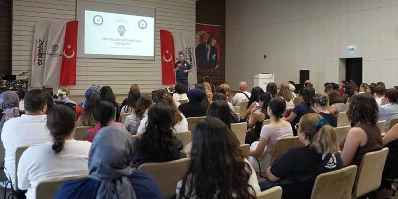 Denizli'de bağımlılık ve siber suçlarla mücadele ele alındı