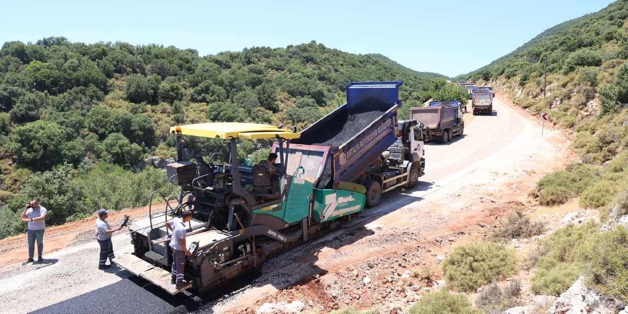 Antalya'da Demre ile Kaş’ı birleştiren yolda çalışma