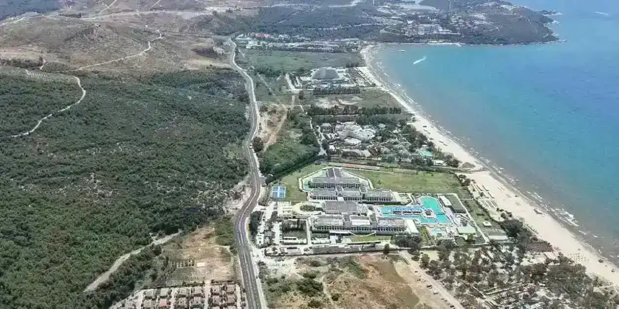 İzmir'de Pamucak yolu baştan sona yenilendi