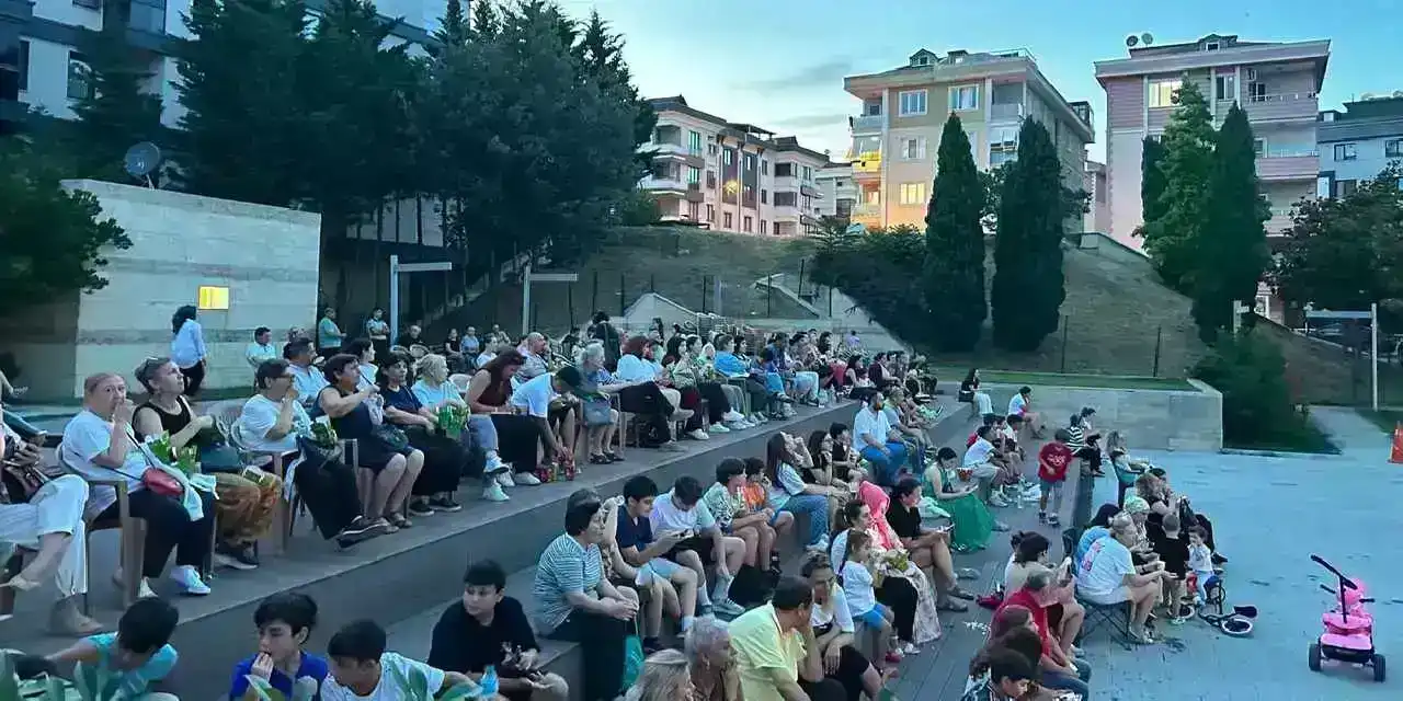 İstanbul Bakırköylüler açık hava sinema günlerinde buluşuyor