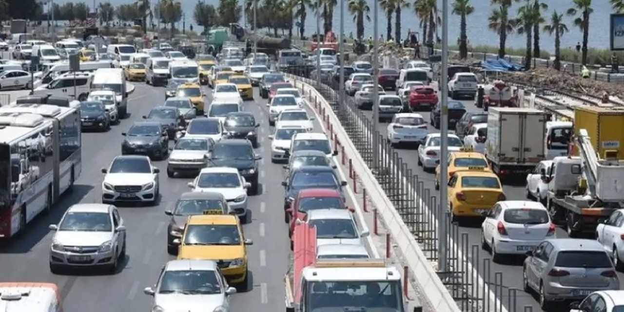 İzmir'de trafik artıyor