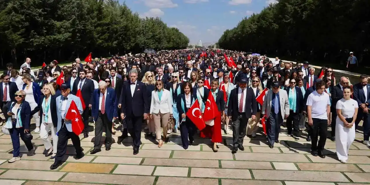Türkiye Rotary ailesinden yeni döneme Anıtkabir’den güçlü mesaj