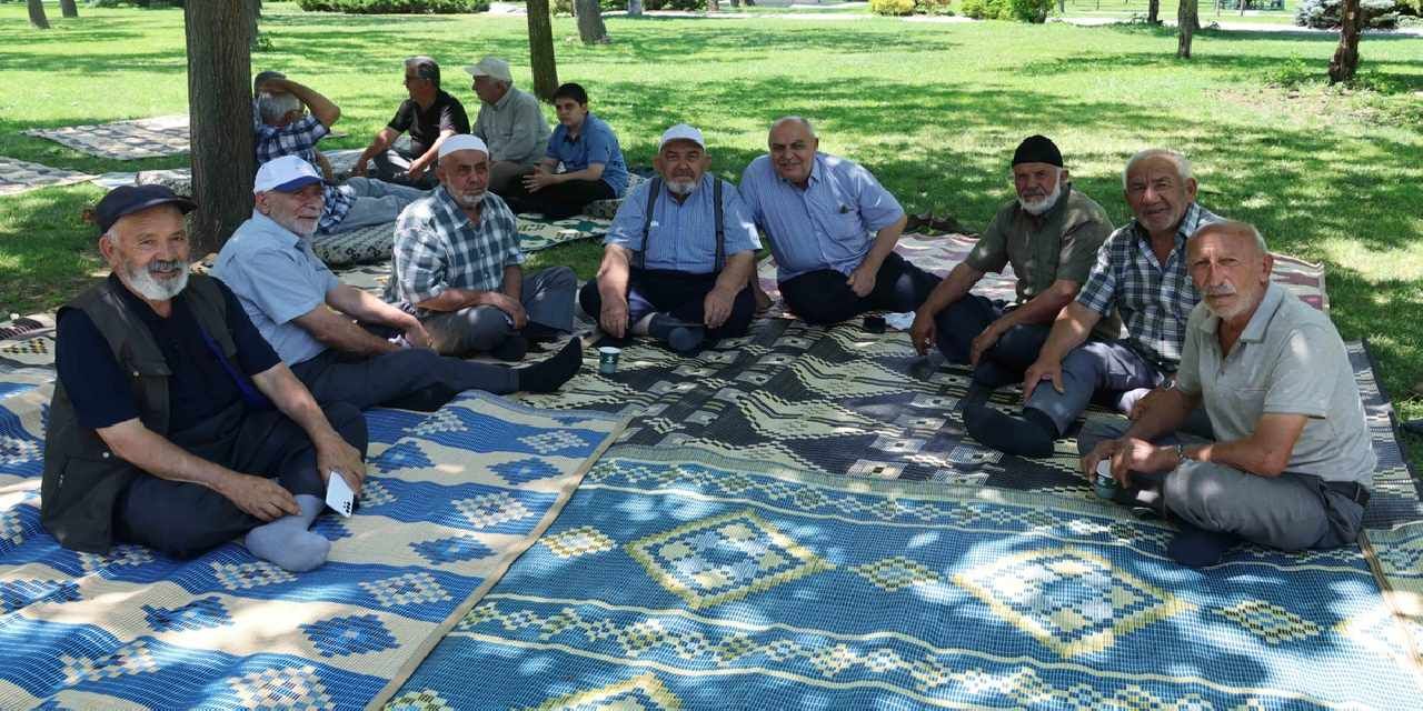 Konya Karatay'da emekliler Şehir Parkı'nda buluştu
