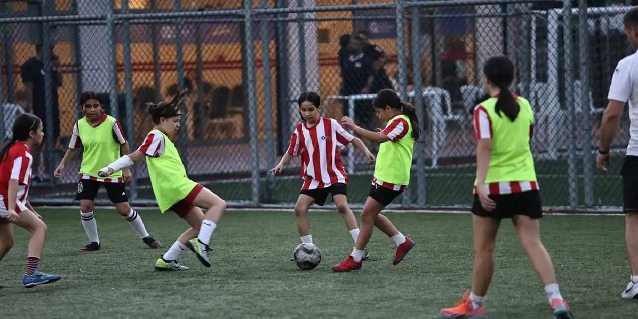 Antalya’da Futbol Akademisi yaz okulu başladı