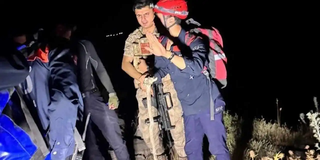 AFAD Şırnak'ta dağlık alanda mahsur kalan kişileri kurtardı