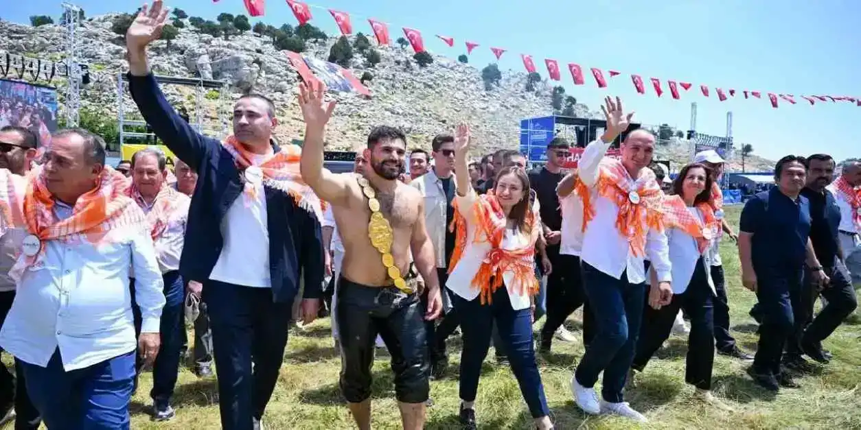 Antalya’da Feslikan güreşlerinin şampiyonu belli oldu