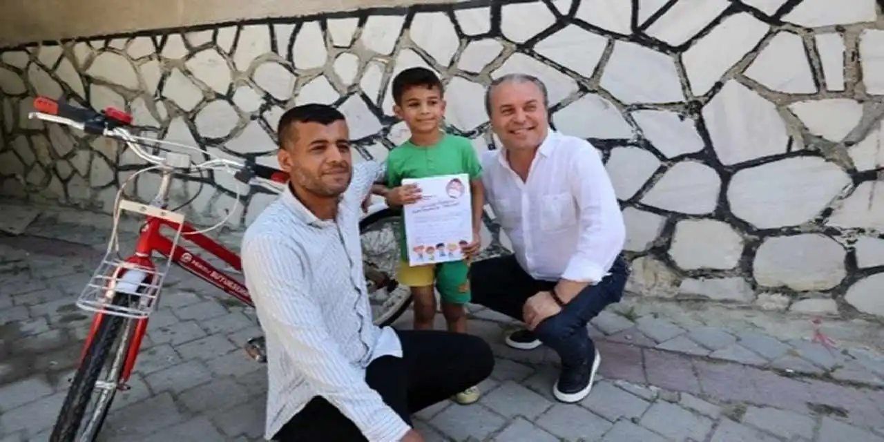 Denizli’de 6 minik hayalini kurduğu bisiklete kavuştu