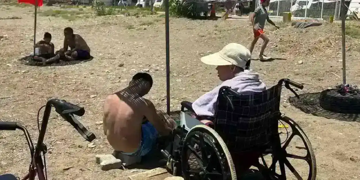 İzmir Narlıdere'de özel gereksinimli bireyler denizle buluştu