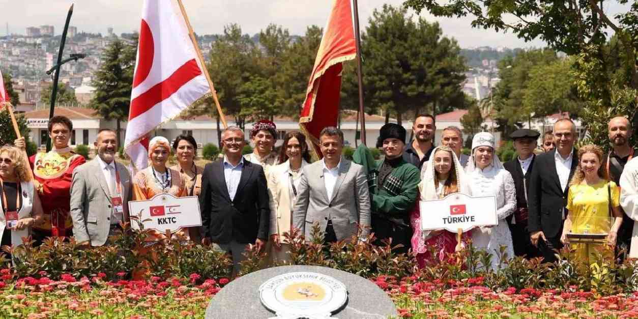 12 ülkeden dansçılar Samsun'da Başkan Doğan’ı ziyaret etti