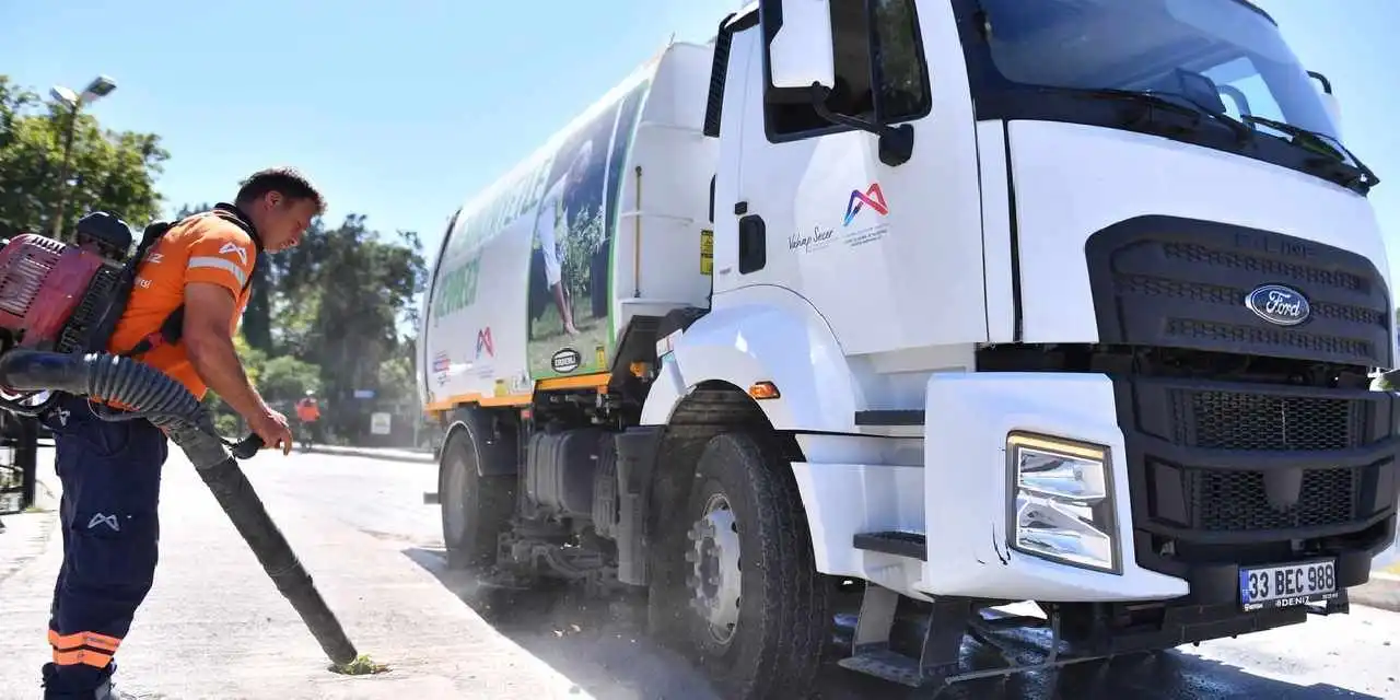 Mersin’de Büyükşehir’den temizlikte kesintisiz hizmet