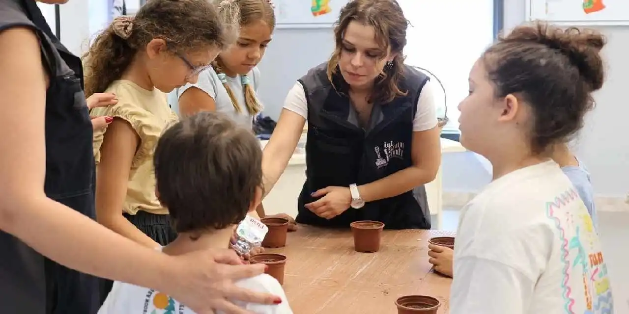  Efes Tarlası Yaşam Köyü'nde çocuklar toprakla buluştu
