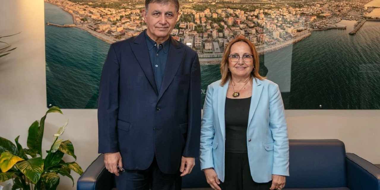 Başkan Tugay Güzelbahçe'de esnaf ve vatandaşlarla buluştu