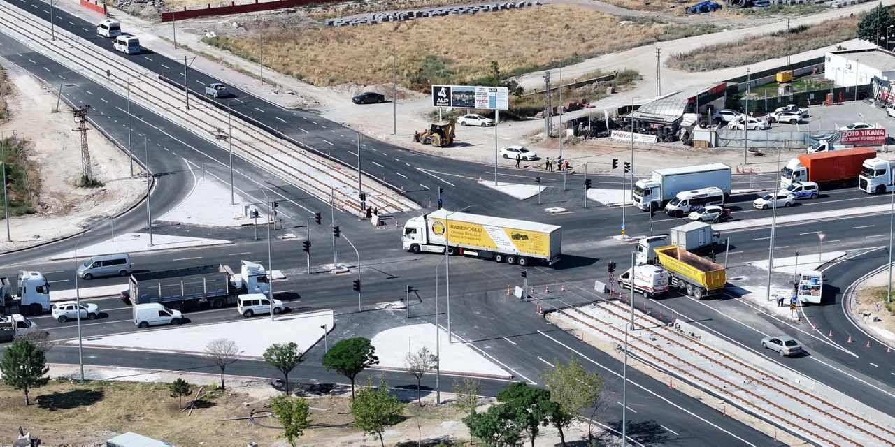 Konya'da tramvay hattı güzergahında altyapı yenilemesi