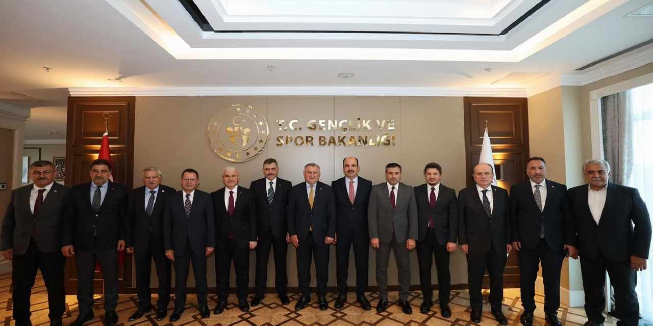 Konya heyeti Bakan Bak ile gençlik ve spor yatırımlarını görüştü