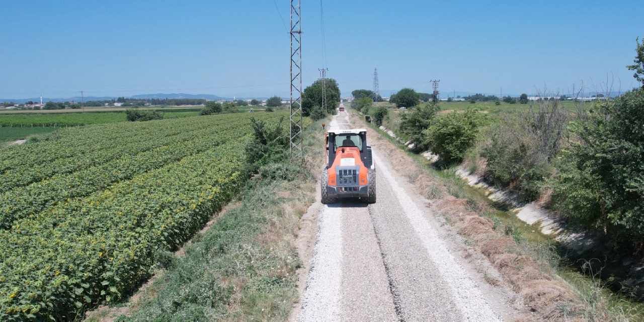 Manisa'da 4,5 kilometrelik ova yoluna asfalt