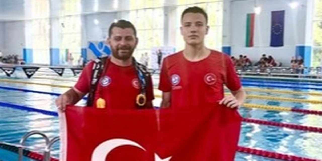 Denizli Büyükşehir Belediyesporlu yüzücüler altın madalyaları topladı