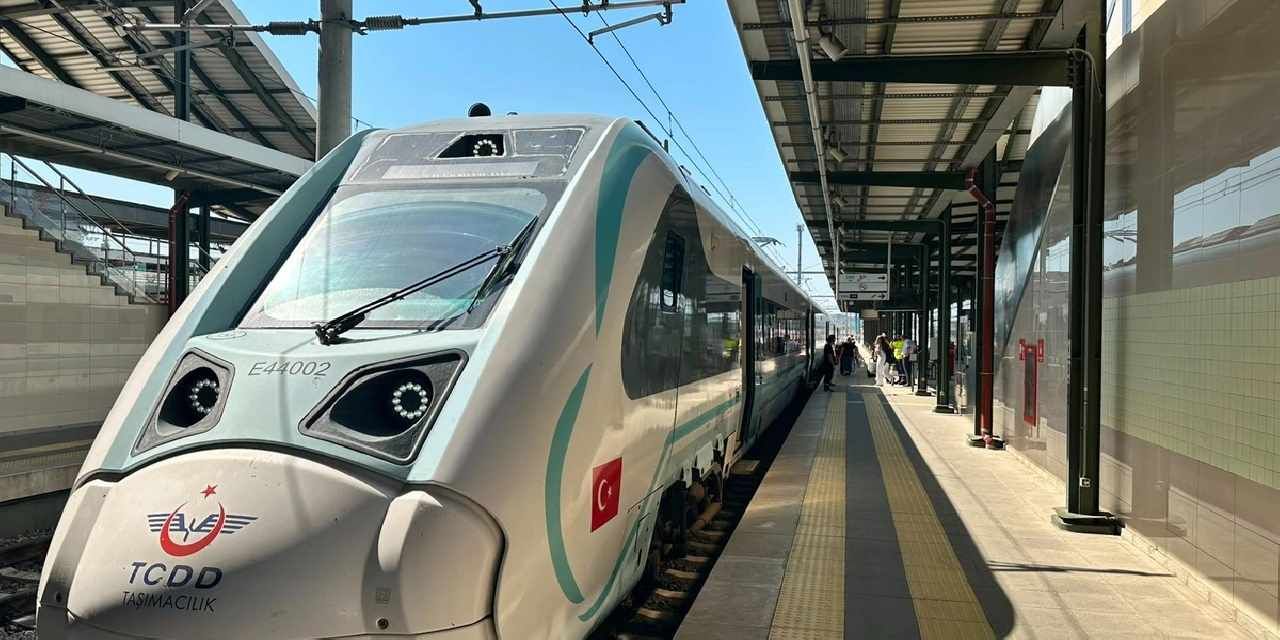 Millî elektrikli tren seti Trakya'da ilk seferine çıktı