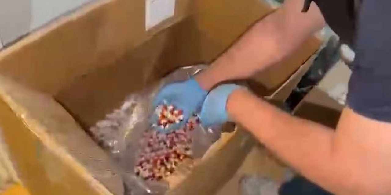 Ankara'da 358 bin hap üretilebilecek ham madde ele geçirildi