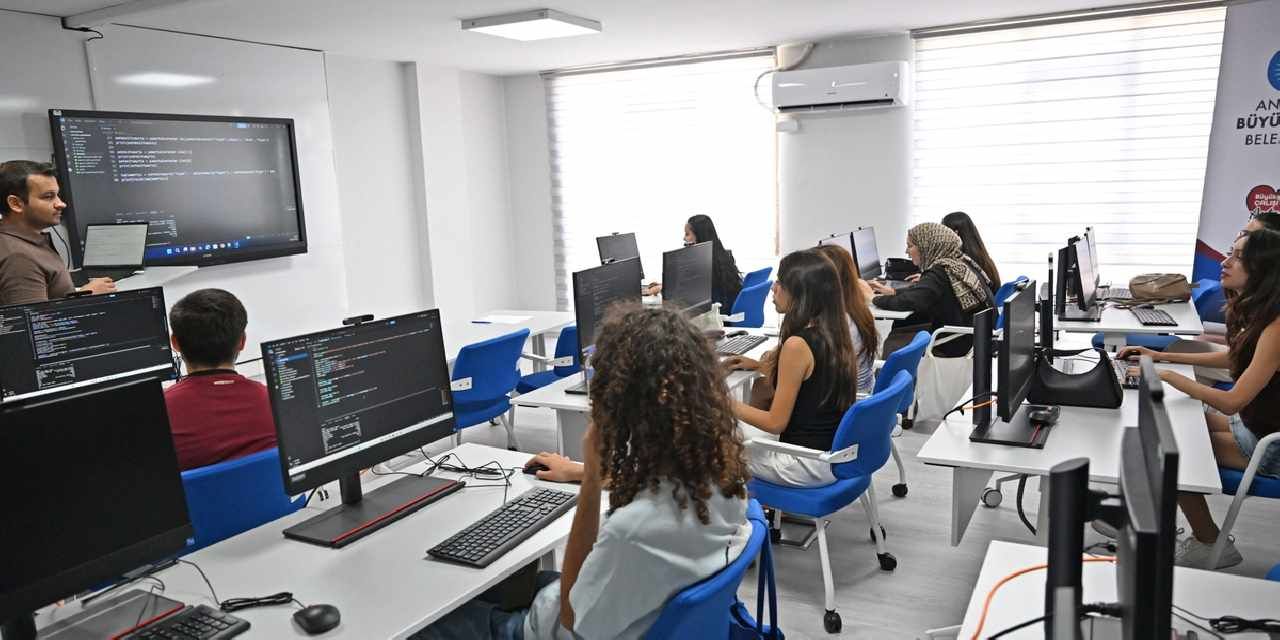 Antalya Dijital Gençlik Merkezi (DİGEM) açıldı