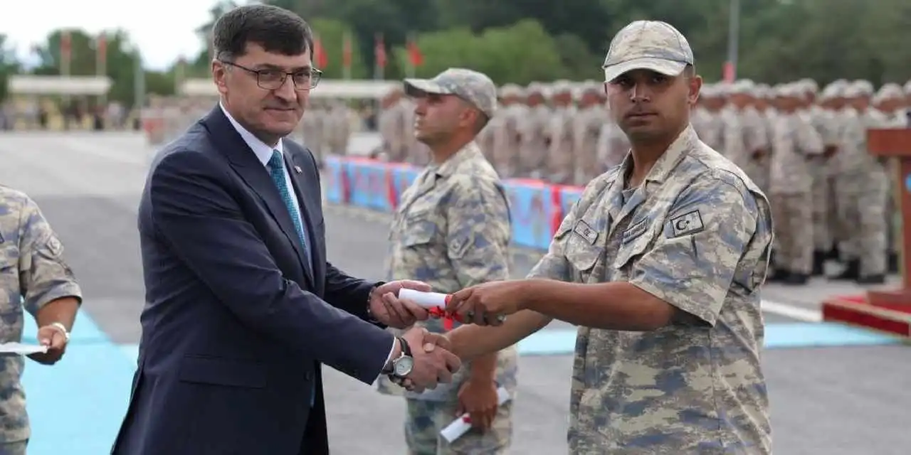 Kütahya’da erler yemin töreniyle eğitimini tamamladı
