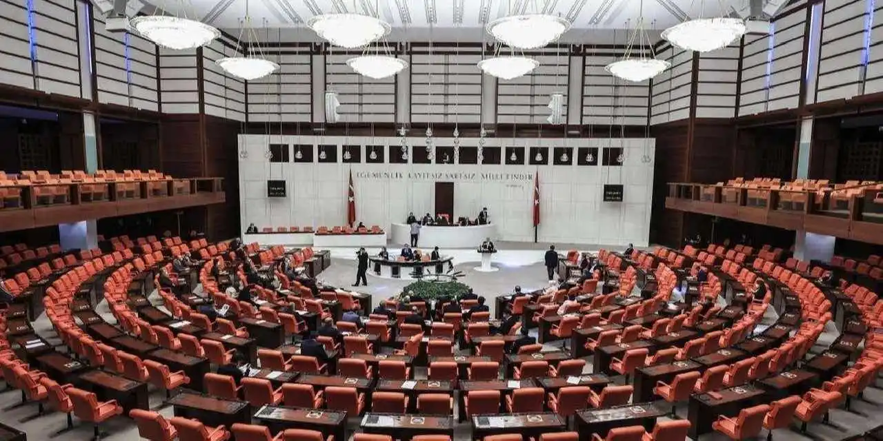 TBMM'deki sandalye dağılımı yeniden şekillendi... İşte son durum