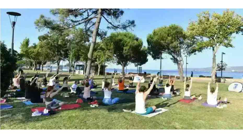 Kadınlar Boğaz’a karşı yogo yaptı