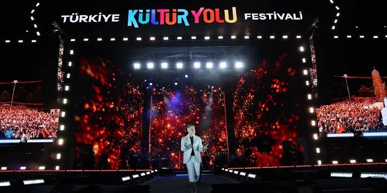 Konya'da Özcan Deniz rüzgarı esti