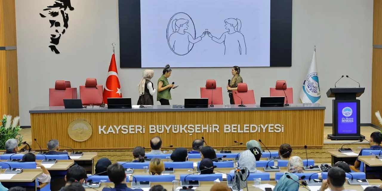 Kayseri Büyükşehir'den aile semineri