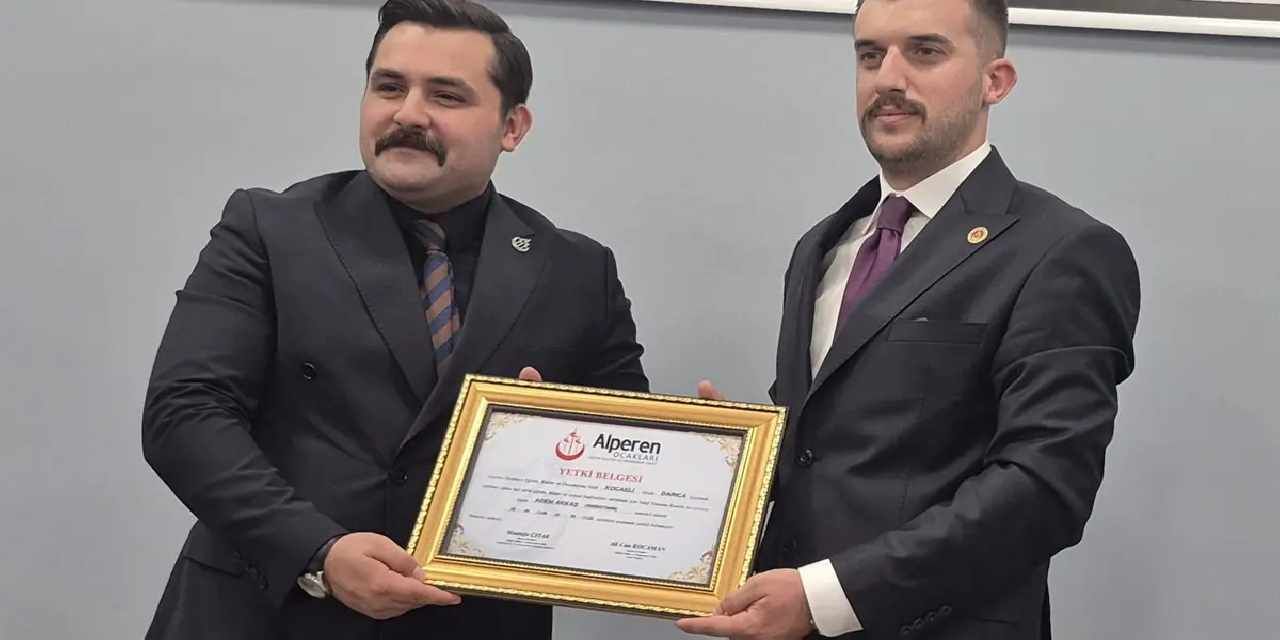 Alperen Ocakları Darıca'da yeni dönem... Adem Akkaş mazbatasını aldı