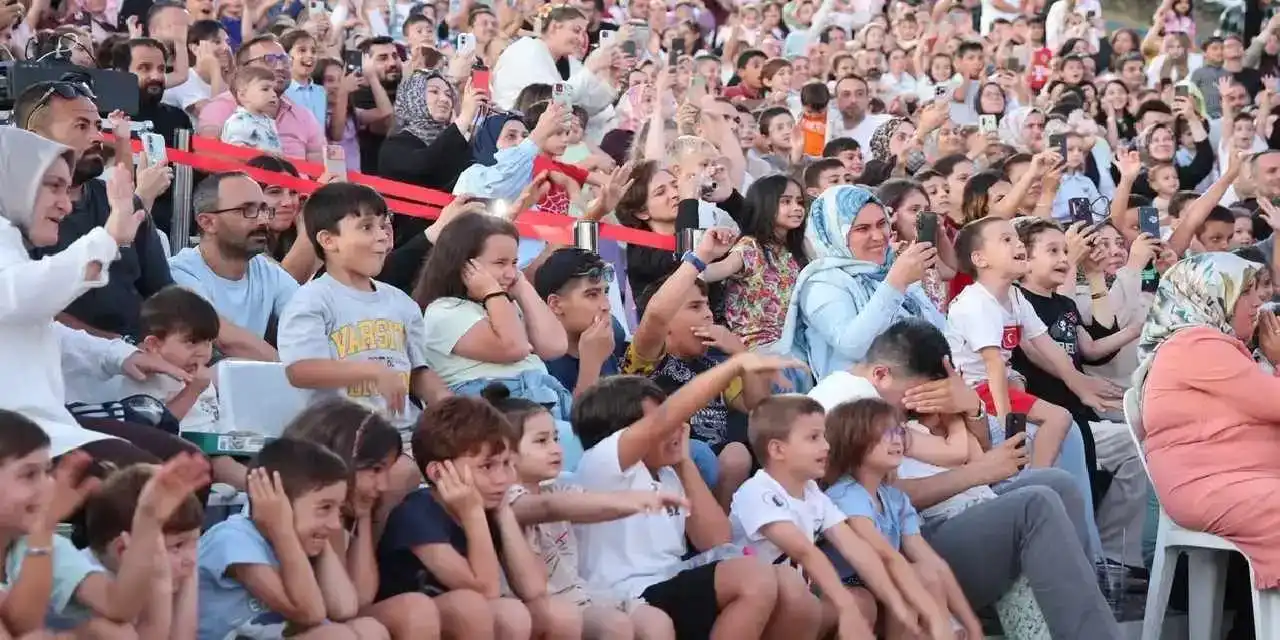 Eskihisar Kalesi'nde çocukların akşamı