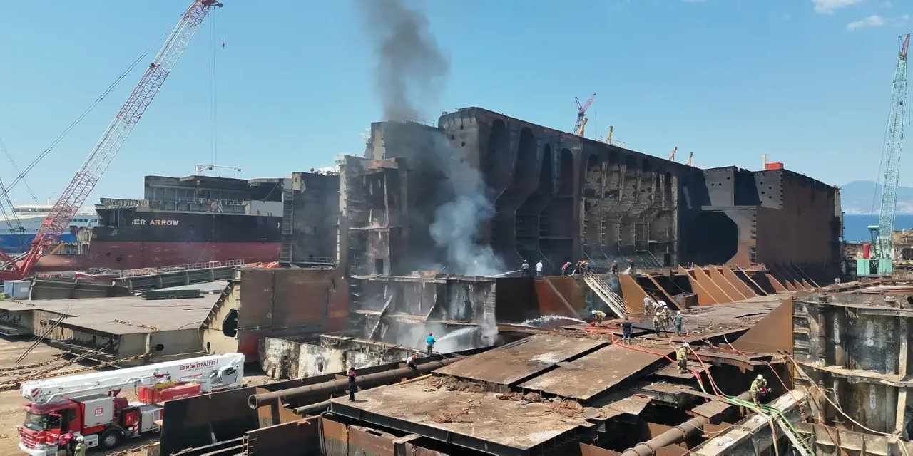 İzmir Aliağa'da yakıt tankeri yangınına hızlı müdahale