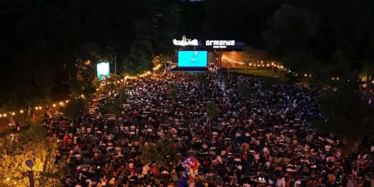Orman içinde sinema keyfi