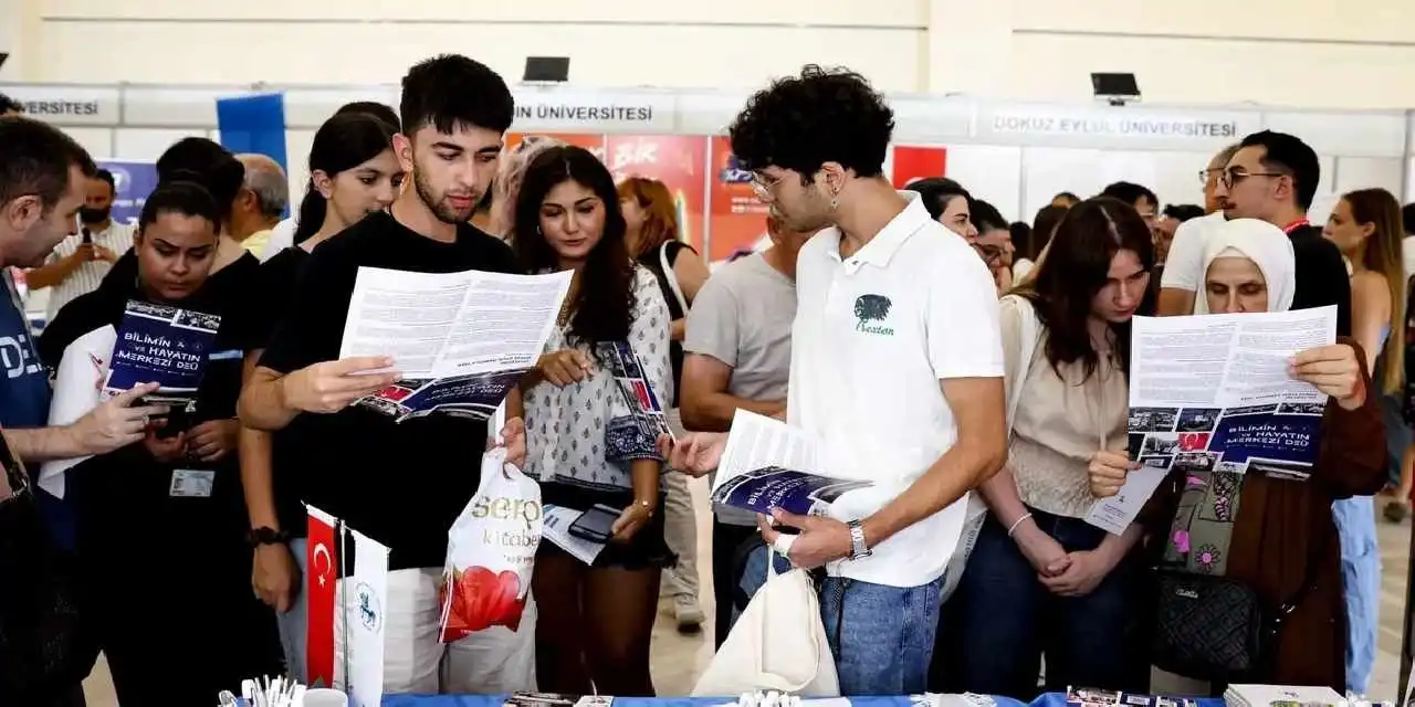 DEÜ İzmir Üniversite Tercih Fuarı'nda boy gösterdi