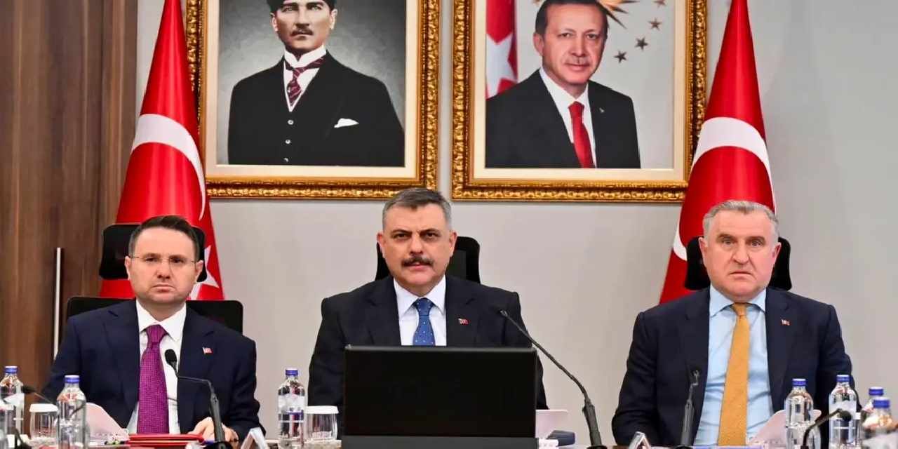 3 Bakan futbolu masaya yatırdı