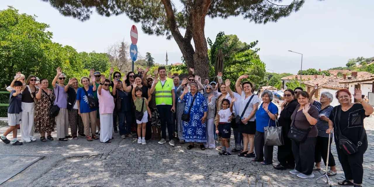 Kültür gezileriyle İzmir’i keşfettiler