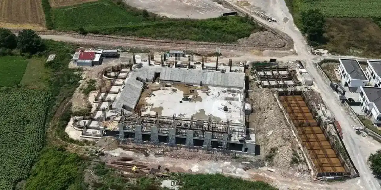 Sakarya'da bin 500 kişi kapasiteli yeni spor salonu hızla yükseliyor