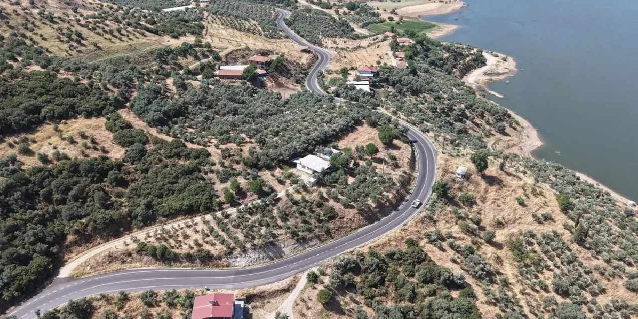 Beydağ’ın yıllardır beklediği yol hizmete açıldı